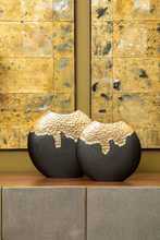 Load image into Gallery viewer, Daito Black Gold Vase Collection
