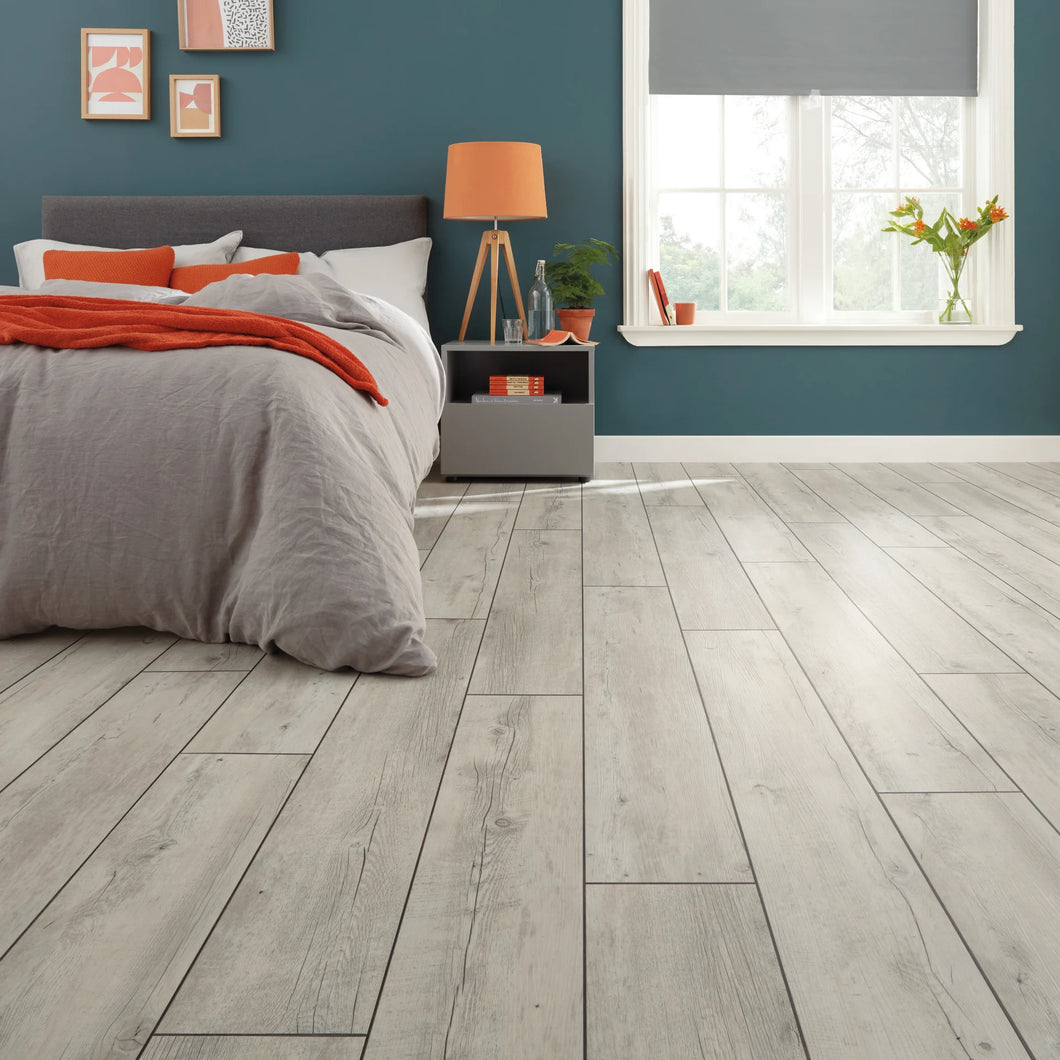 Karndean Van Gogh - Light Distressed Oak VGW111T